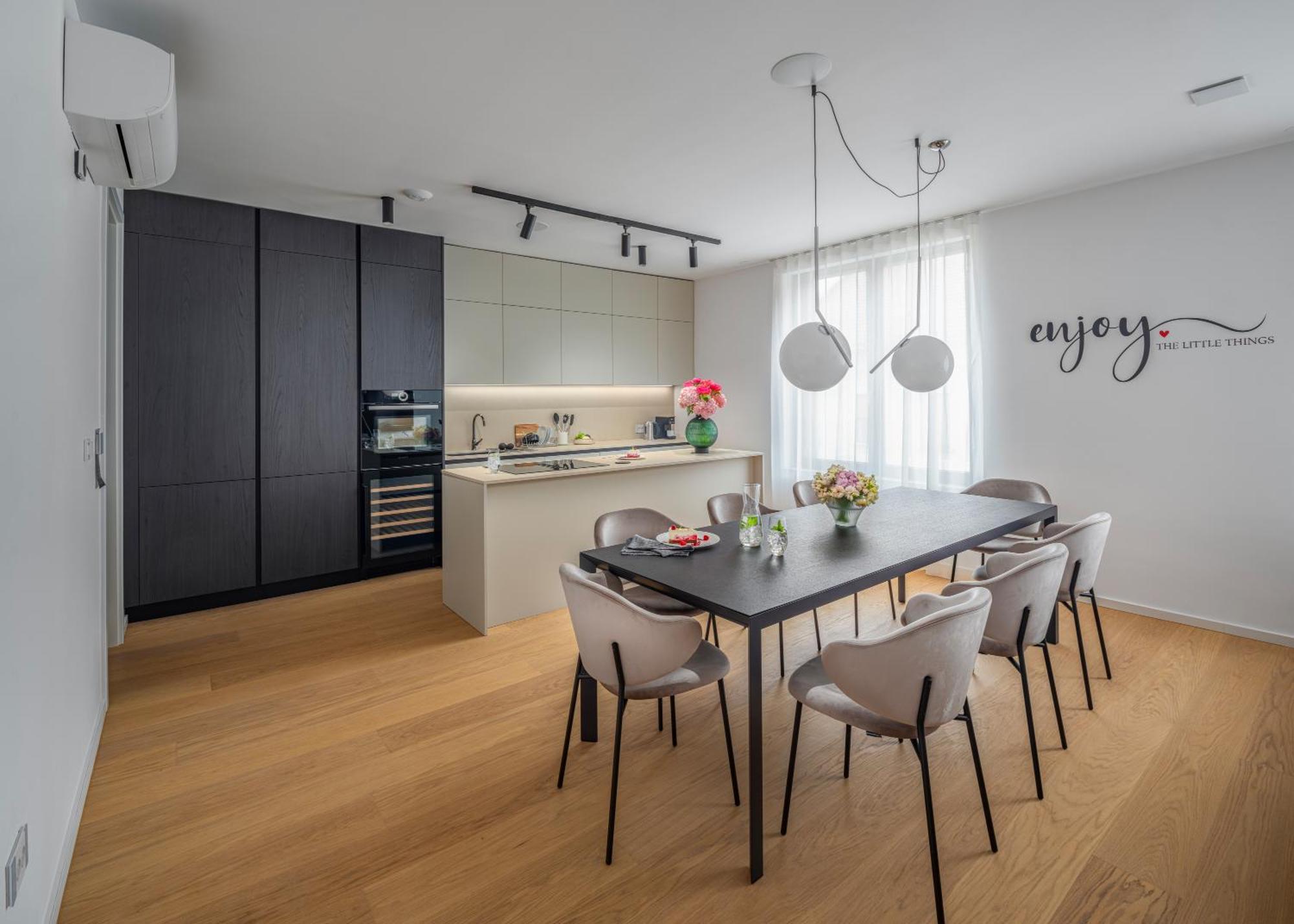 Apartment Dalmatinka Marble Residence, Serviced By City *
